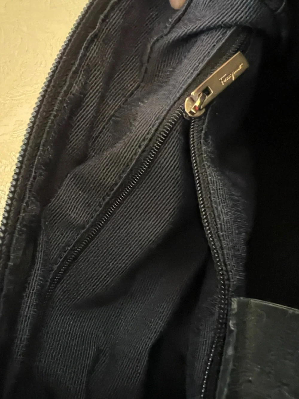 SALVATORE FERRAGAMO JEAN BAG - Picture 8 of 11